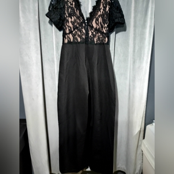 Pantsuit/Jumpsuit - Picture 4 of 7